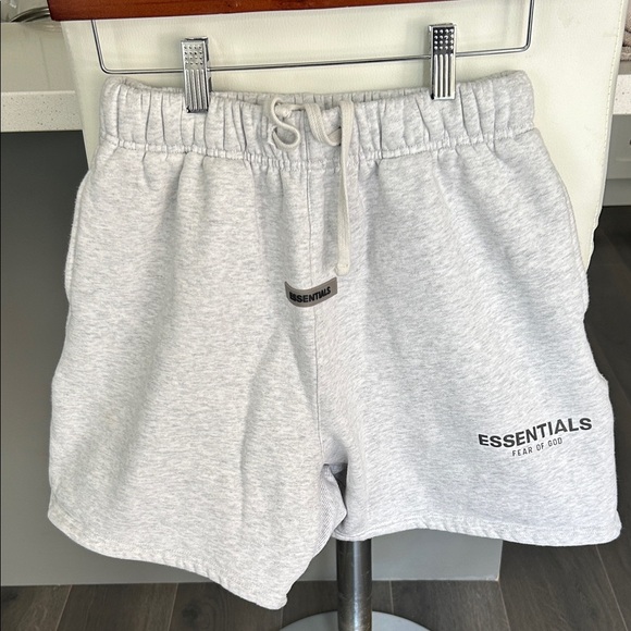Fear of God Essentials Grey Men’s Sweat Shorts Size S NEW - Picture 2 of 16